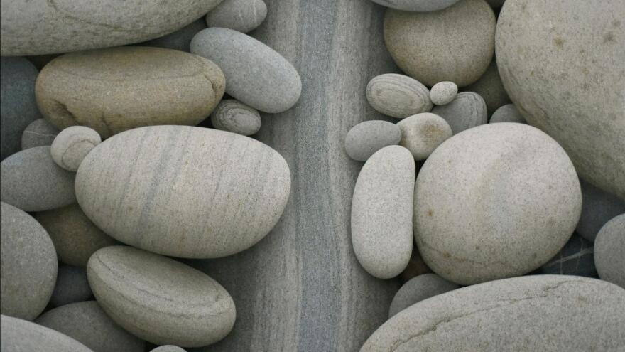 One of Alan Magee's realistic paintings depicting rocks featured in the film Alan Magee: art is not a solace