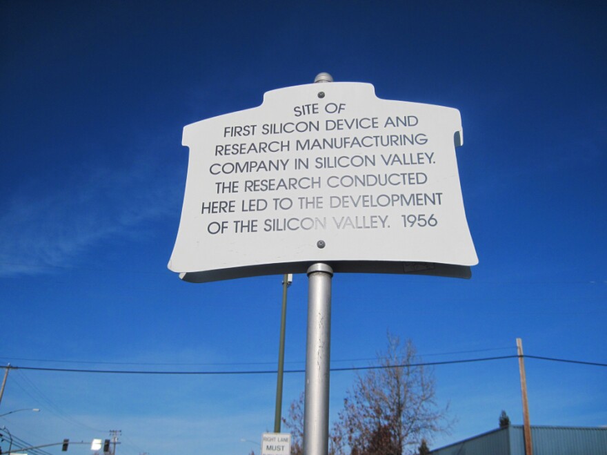 A plaque commemorating where Shockley set up in a lab in 1956. Shockley wanted to make better silicon-based transistors, but soon abandoned the pursuit. The building now houses an international produce market.
