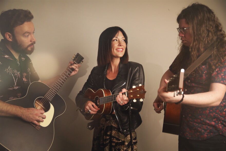 Amanda Shires (center) with bandmates Seth Plemmons (left) and Zack Levine (right).