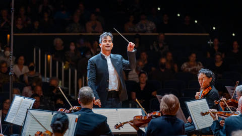Dane Lam conducts the Hawai‘i Symphony Orchestra.