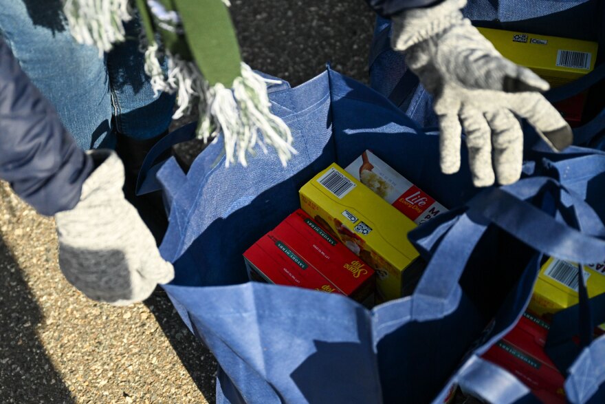 Operation Homefront, a national nonprofit organization that provides relief and support porgrams to military families, hosted its annual Holiday Meals for Local Military Families event in Groton, 窪蹋勛圖厙 on Nov. 14th, 2024.