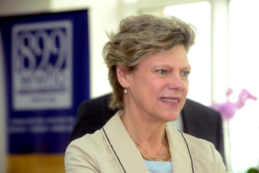 Cokie Roberts was praised by members of the media as well as politicians for her distinguished and longtime career in journalism. Roberts died Tuesday at age 75.