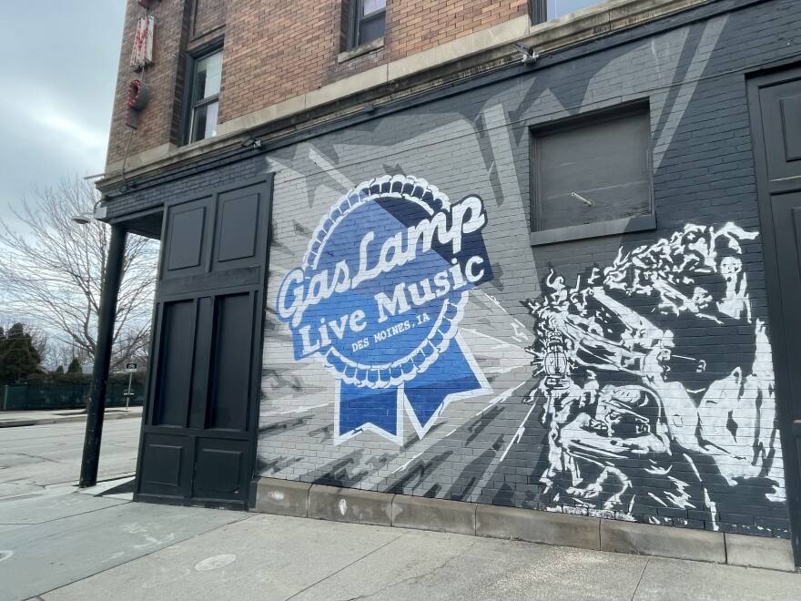 A picture of the mural on the outside of the Gas Lamp venue in Des Moines, which parodies the Pabst Blue Ribbon logo.