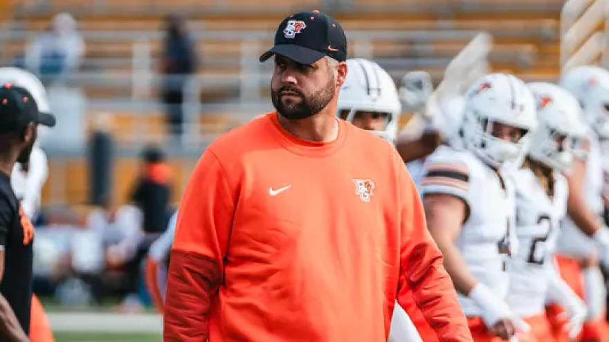 After four years at Bowling Green, Alex Bayer takes over as Syracuse football’s special teams coordinator in 2026.