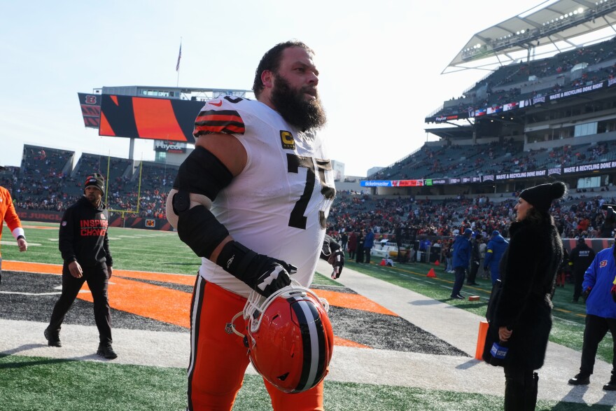 Cleveland Browns guard Joel Bitonio (75) walks off the field before an NFL football game against the Cincinnati Bengals, Sunday, Jan. 4, 2026, in Cincinnati.