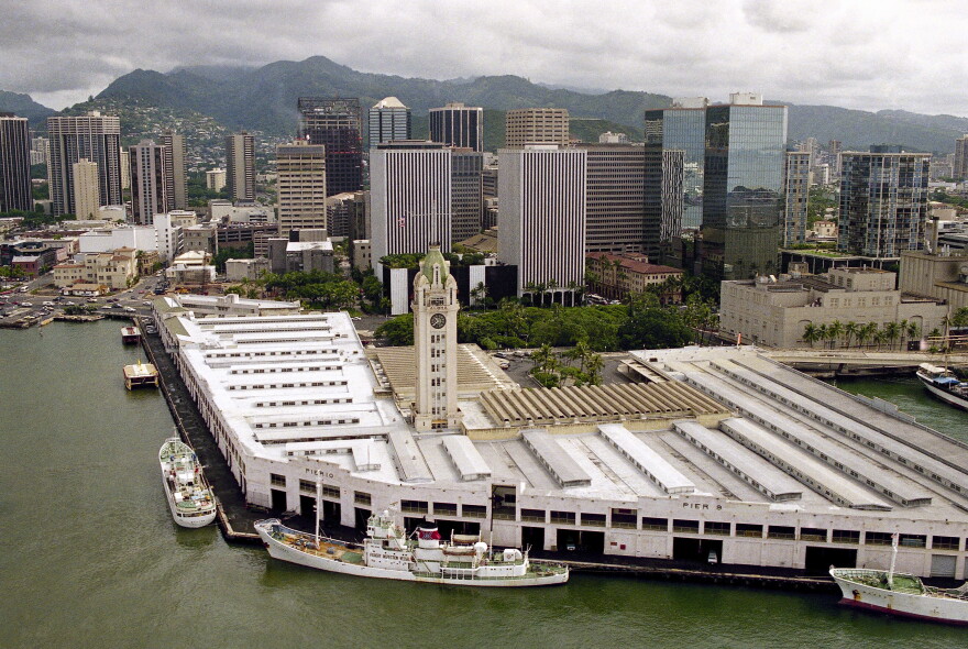 Aerial view of Honolulu, Hawaiʻi on Nov. 22, 1991.