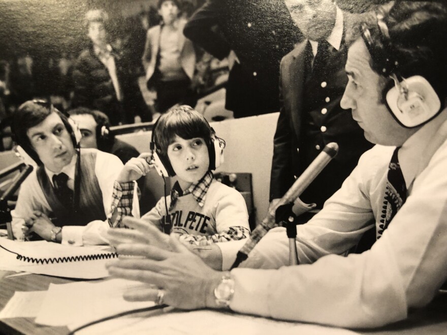 Veteran play-by-play announcer Kenny Albert gets personal in "A MIC for ...