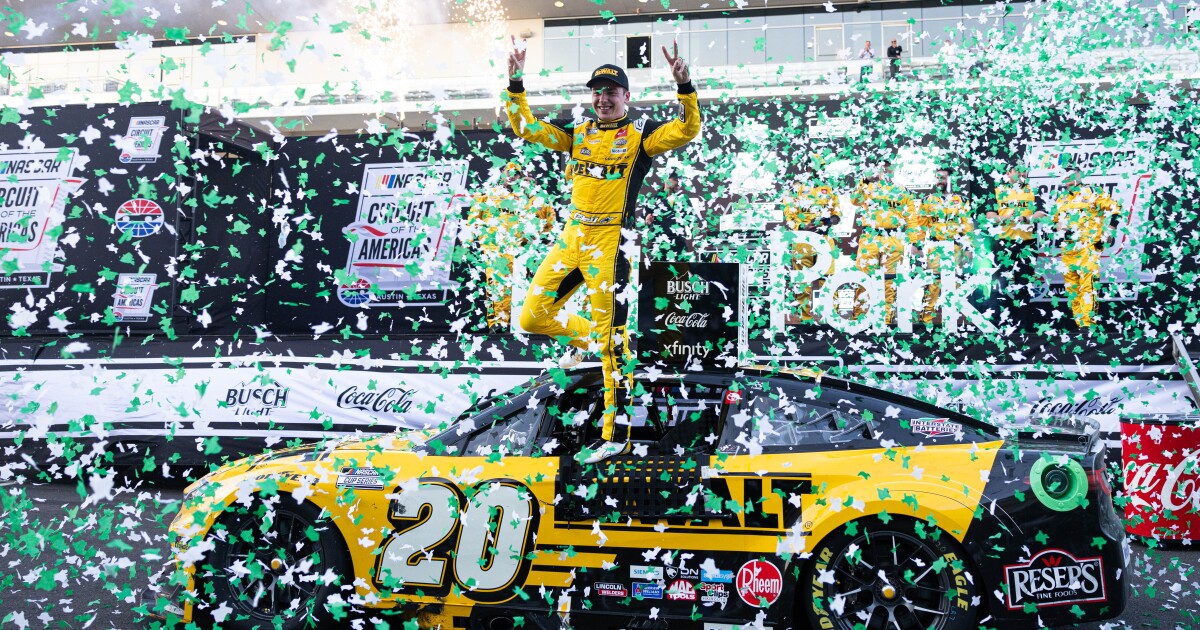 写真：NASCARのクリストファーベルは、アメリカのサーキットでの勝利に連絡しています