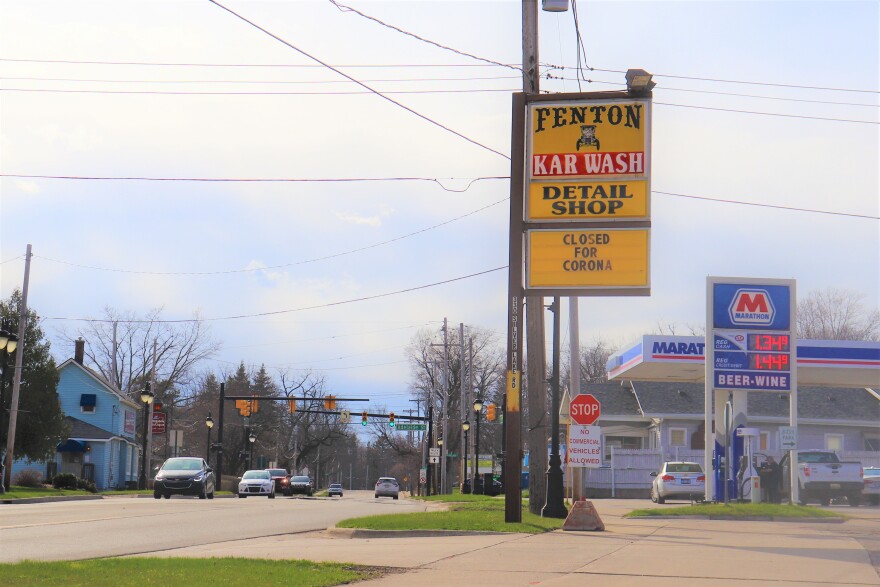 A sign of a car wash that says "Closed for Corona"