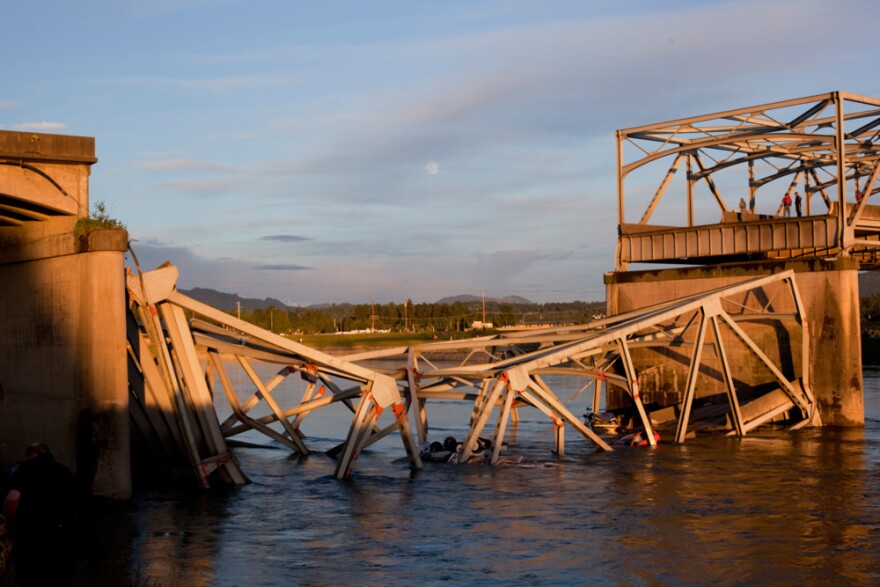 Harley-Soltes_SkagitBridgeFall040-2.jpg