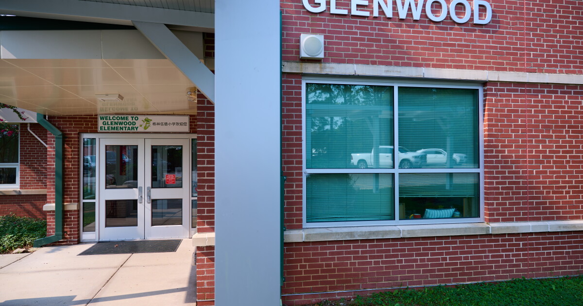As Glenwood Elementary enters its last year, parents want its Mandarin program to stay intact