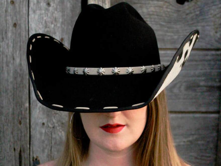 Singer-songwriter Bonnie Sims will join host Tami Graham, Wednesday, October 26 at 2:30 PM for a virtual live zoom session. Among her varied musical pursuits, Sims is part of the acclaimed female bluegrass band Big Richard, performing at the Animas City Theatre in January.
