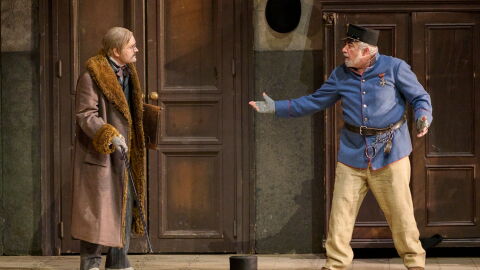 Lukas Schmidt (Dr. Blind) and Michael Niavarani (Frosch) in Die Fleder