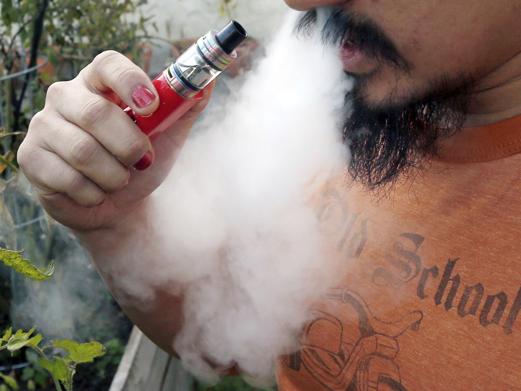 Vaping Related Lung Injuries Climb Past 2,500 And 54 Deaths | WGCU PBS ...