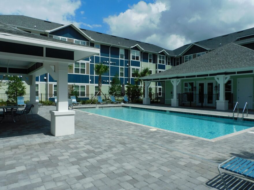 The pool sits in the center of the Oak Valley Senior Apartments in Ocala. (Matthew Bell/WUFT News)