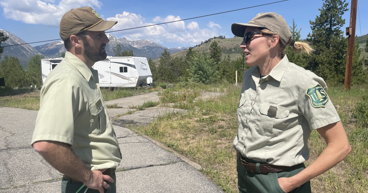 How many federal public lands jobs did the Mountain West lose?
