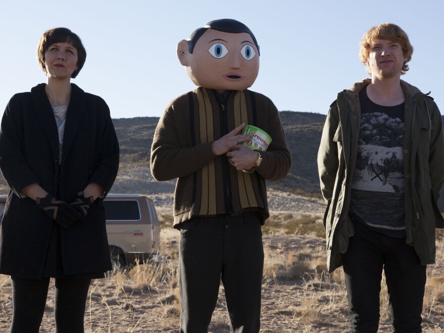 Maggie Gyllenhaal and Domhnall Gleeson star in <em>Frank </em>respectively as Clara, Soronprfbs' theremin player, and Jon, a keyboardist recruited into the band after the band's former keyboardist tries to drown himself.