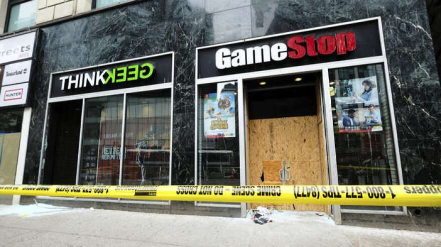 ThinkGeek and GameStop stores on Broadway show signs of damage after a night of looting and and social unrest following George Floyd police brutality protests in Manhattan, Tuesday, June 2, 2020, in New York. (Photo by Evan Agostini/Invision/AP)