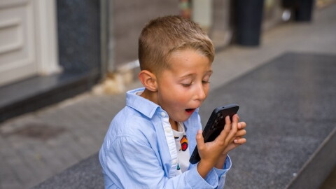 Children who spend more than three hours a day on social media face double the risk of experiencing poor mental health outcomes, including symptoms of depression and anxiety, according to an advisory from the U.S. Surgeon General.