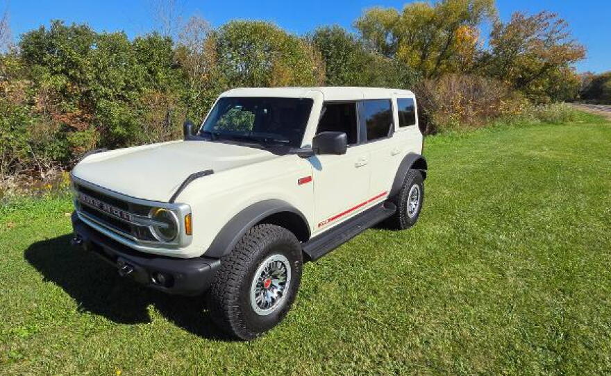 2026 Ford Bronco Outer Banks 4-door 4x4 badge left front