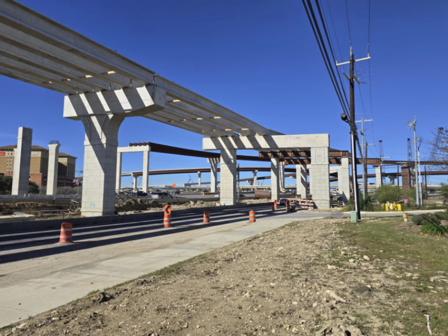 Construction at IH-10 and Loop 1604
