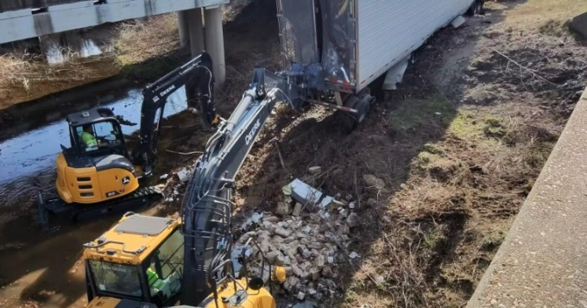 Missouri town breathes easier after crews clean up wrecked semi carrying rotting tofu