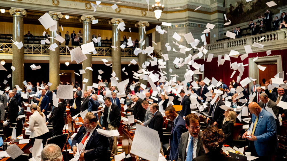 GOP squabbles tank the party's priorities on Missouri's final day of the legislature - Vimarsana News