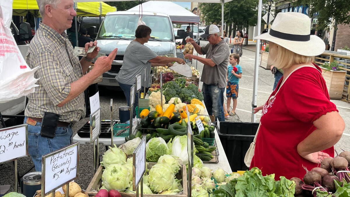 The outdoor farmer's market season kicks off - Vimarsana News