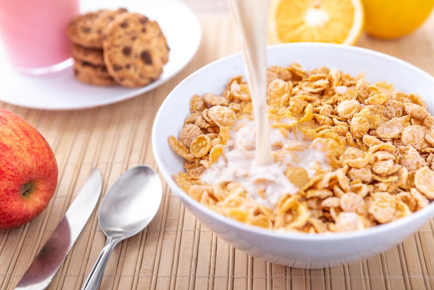 How Much Cereal & Milk Should You Have for Breakfast