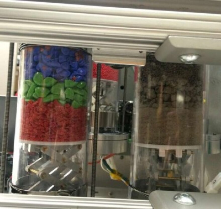 Tubes are filled with simulated regolith - the "stuff" on the surface of asteroids. Phtot: NASA