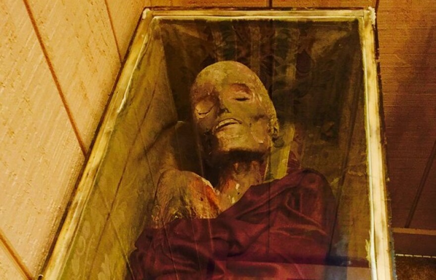 bryan_mummies_0.jpg