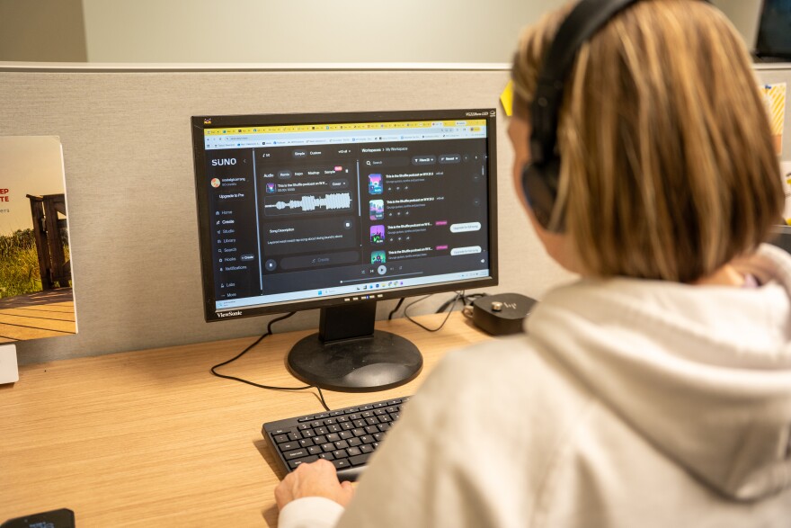 Amanda Rabinowitz uses the Suno program on a desktop computer