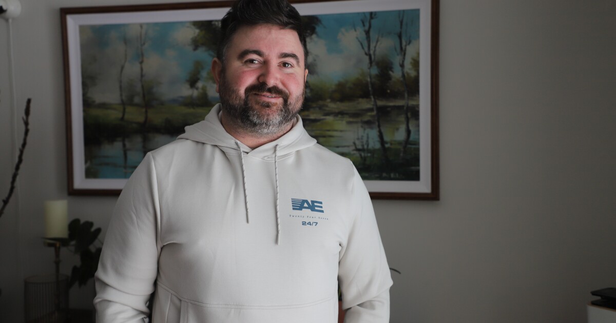 Would you let AI help plan your wedding? One Northeast Ohio photographer hopes so