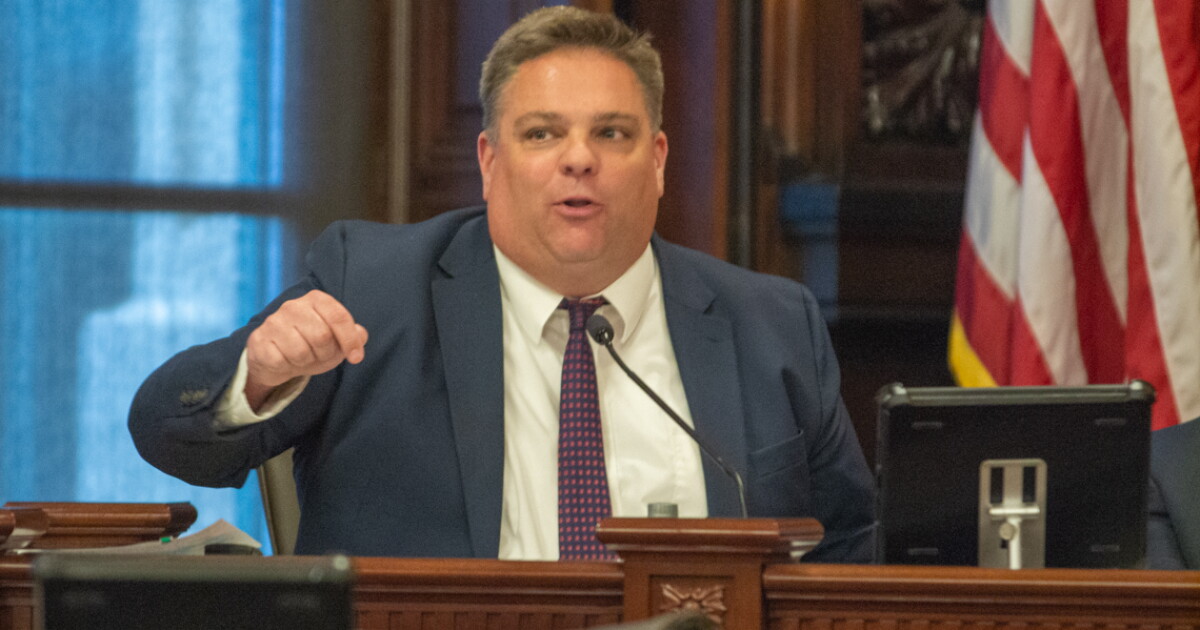 Central Illinois lawmakers stick to party lines on state budget | WGLT