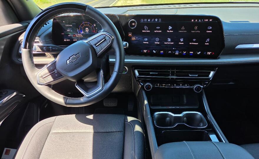 2026 Chevrolet Traverse LT AWD dashboard