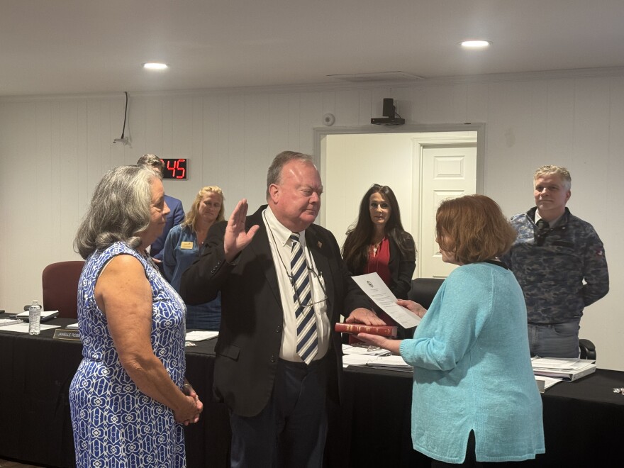 A photo of Lee Haywood being sworn in as Summerfield mayor