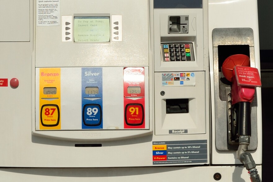 Holcomb Vetoes Bill Requiring Label On E15 Gasoline