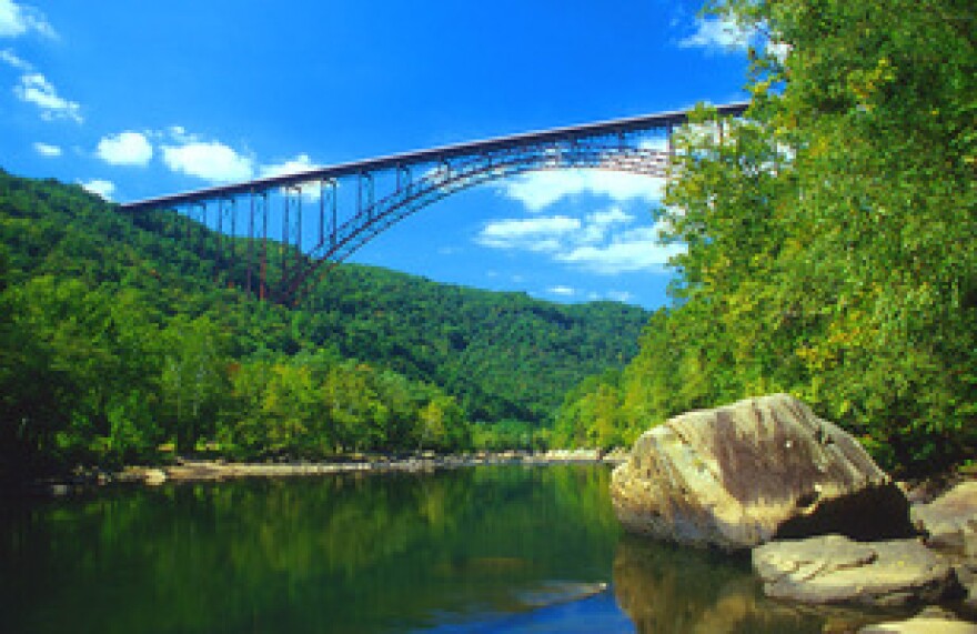 Its 1,700-foot arch made it the longest single-span arch bridge in the world.