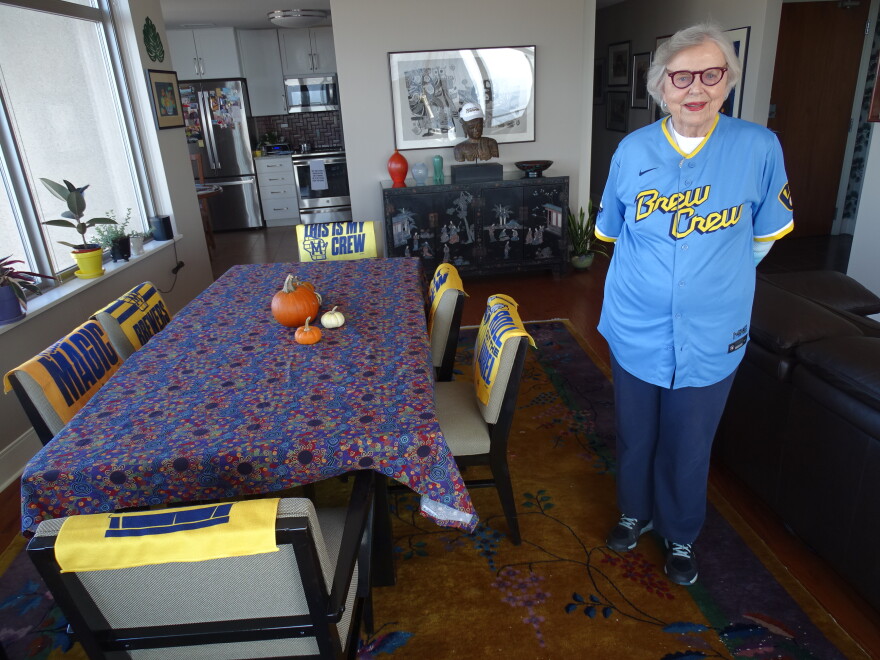  Diane Buck, brewers fan 