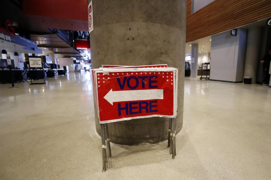 voting_hawks_arena_20199583622201_1.jpg