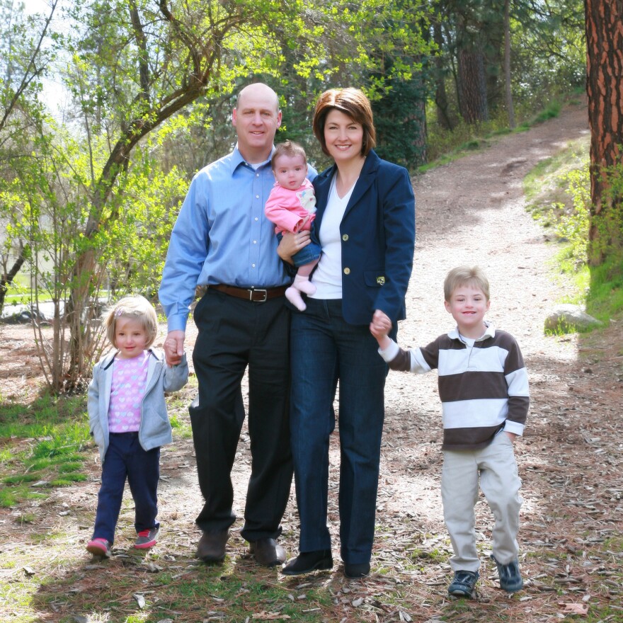 Rep. Cathy McMorris Rodgers with husband Brian and children Cole (right), Grace (left) and Brynn.