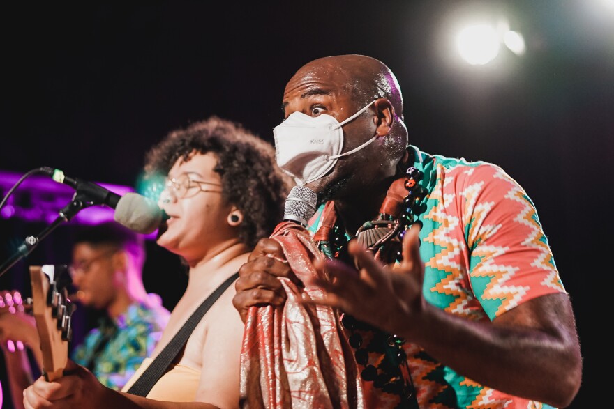 ARQuesta del SolSoul is known for their improvisation during live performances. Here, vocalist Les Izmore styles some rhymes.