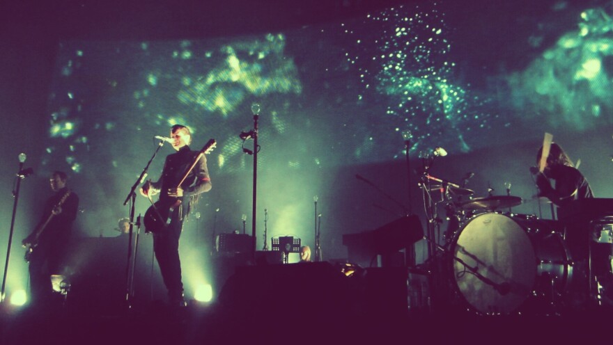 https://commons.wikimedia.org/wiki/File:Sigur_R%C3%B3s_2013.jpg