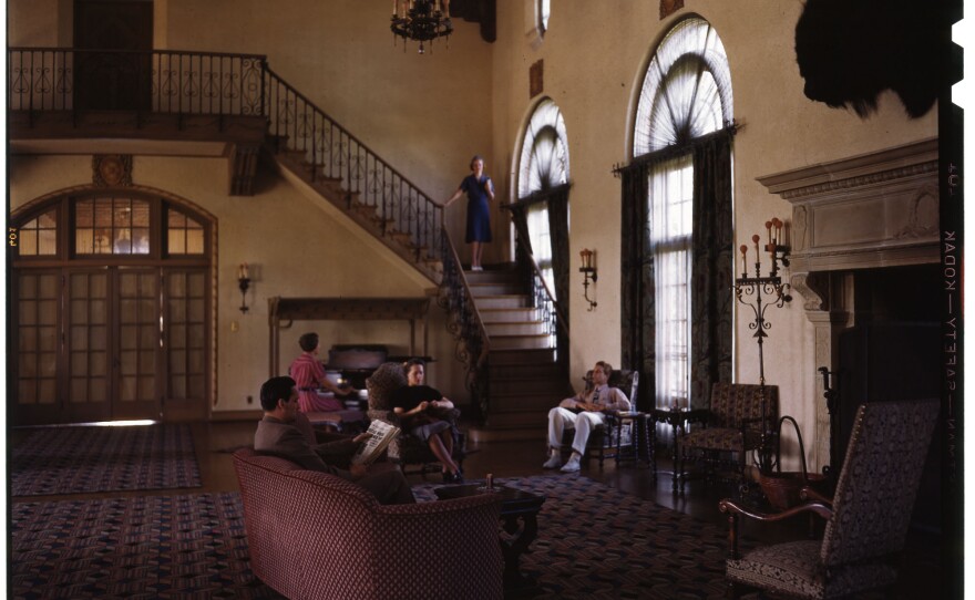 The sitting room inside the Gallatin Gateway Inn.