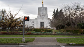 The Oregon State Capitol as seen from the street.