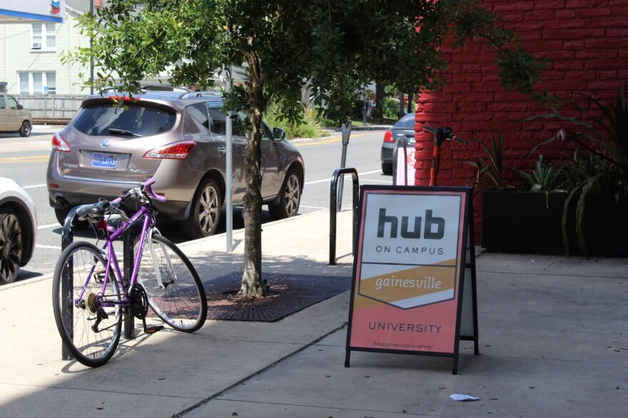 Hub on Campus, donde reside Muñoz, es uno de los complejos cuyos contratos finalizan antes de que concluyan las clases de verano para muchos estudiantes. Foto por: Zoe Kahn.