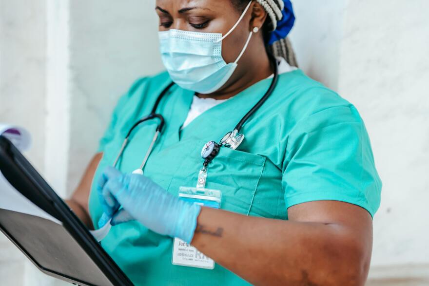 According to a report by Nurses.org, Florida ranks 31st in the country for RN salaries. The average RN makes about $88,000. California is ranked No. 1 with RNs making an average of $148,000.