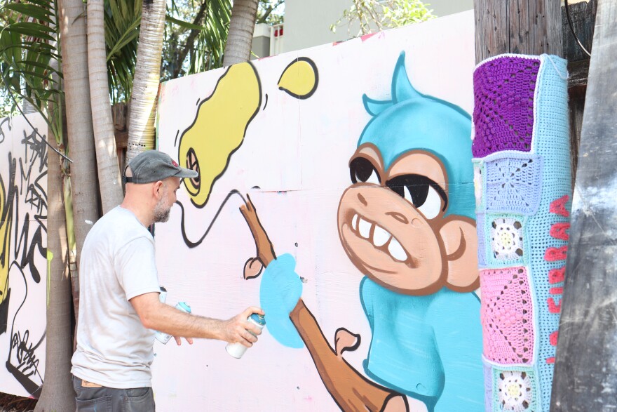 Krave working on a Fresh Monkey, aka El Mono Fresco, alongside a pole fiber bomb by fiber artist La Fibra, November 24, 2025