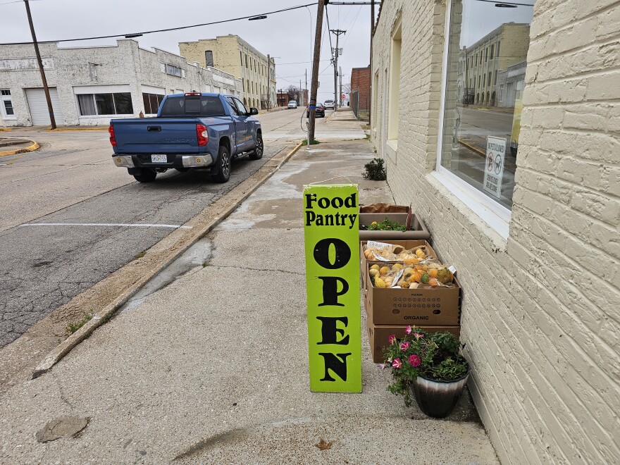Frontside of the Louisiana Food Pantry in Louisiana, MO