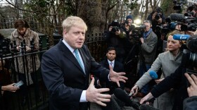 Mayor of London Boris Johnson announces that he will be backing the 'Leave EU' campaign whilst speaking to the press outside his London home on February 21, 2016 in London, England. Mr Johnson announced his intentions for the EU referendum and to which campaign he will lend his support.  (Chris Ratcliffe/Getty Images)